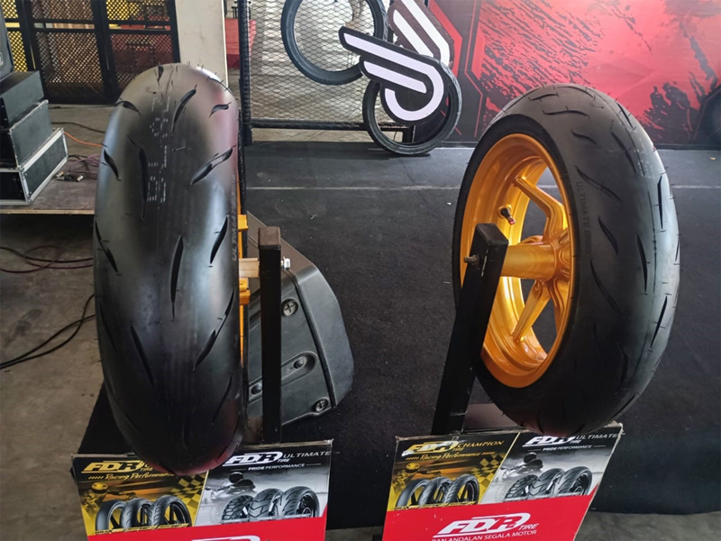 Ilustrasi ban motor matic terbaru FDR